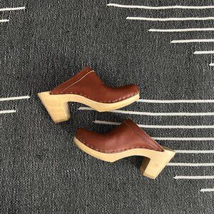 NO. 6 HIGH HEEL OLD SCHOOL CLOGS SIZE 39 IN BOURBON